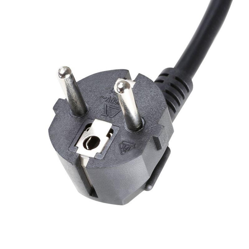 Adam Hall 8747S3, 3 Kontakters strømforgrener med av/på bryter, 1,4m kabel, Sort