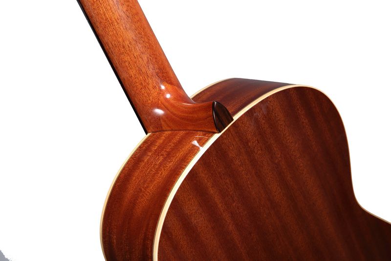 Altamira N100+ E nylon gitar med innebygd Fishman preamp