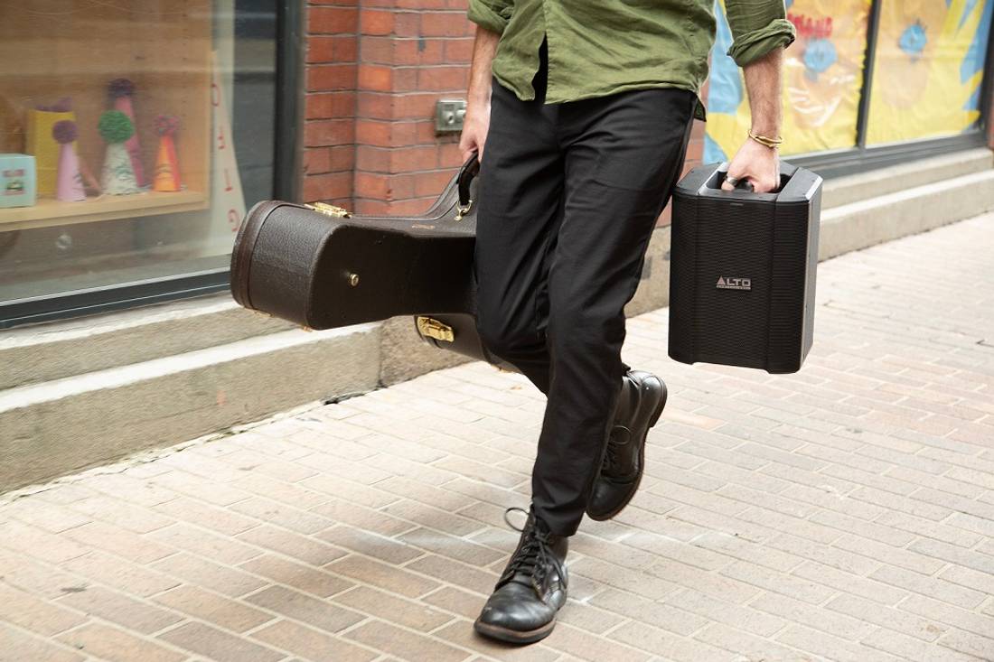 Alto Professional Busker Portabel høyttaler m/ batteri og bluetooth, 200W