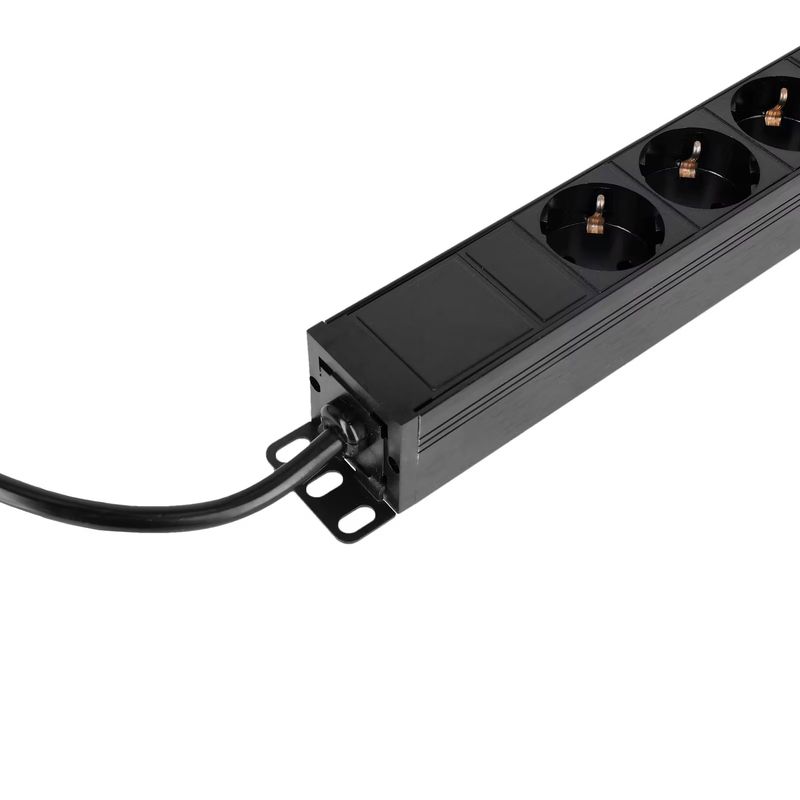 Adam Hall Rack PDU 8 – 8-veis Strømfordeler for rack u/bryter
