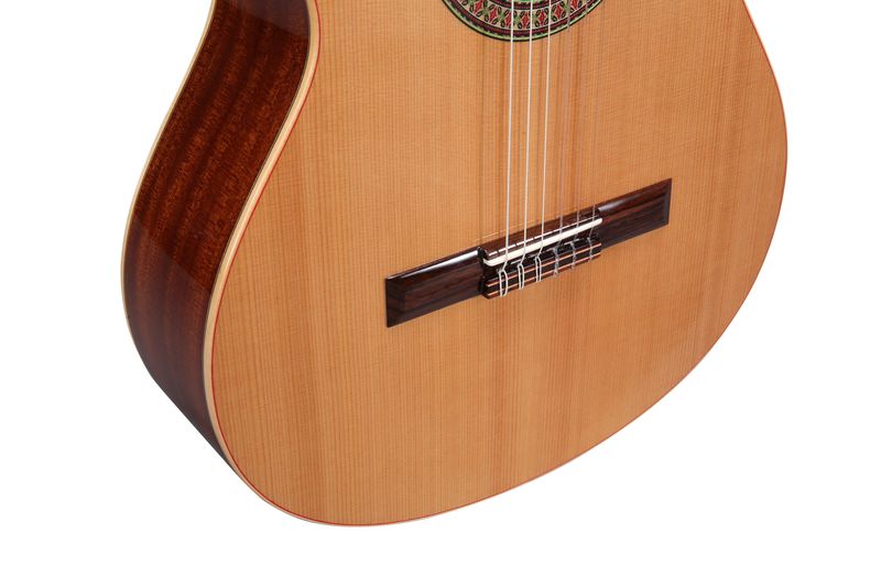 Altamira N100+ E nylon gitar med innebygd Fishman preamp