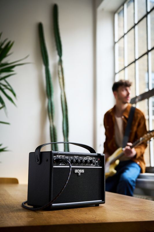 Boss Katana-Mini X - Kraftig MiniCombo, 10W m/ effekter, Bluetooth og oppladbart Batteri