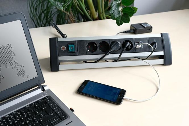 Hovedbilde Brennenstuhl Alu-Office-Line Strømforgrener med USB-lader