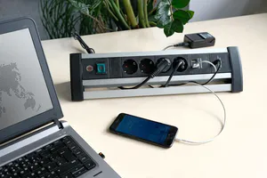 Hovedbilde Brennenstuhl Alu-Office-Line Str&oslash;mforgrener med USB-lader